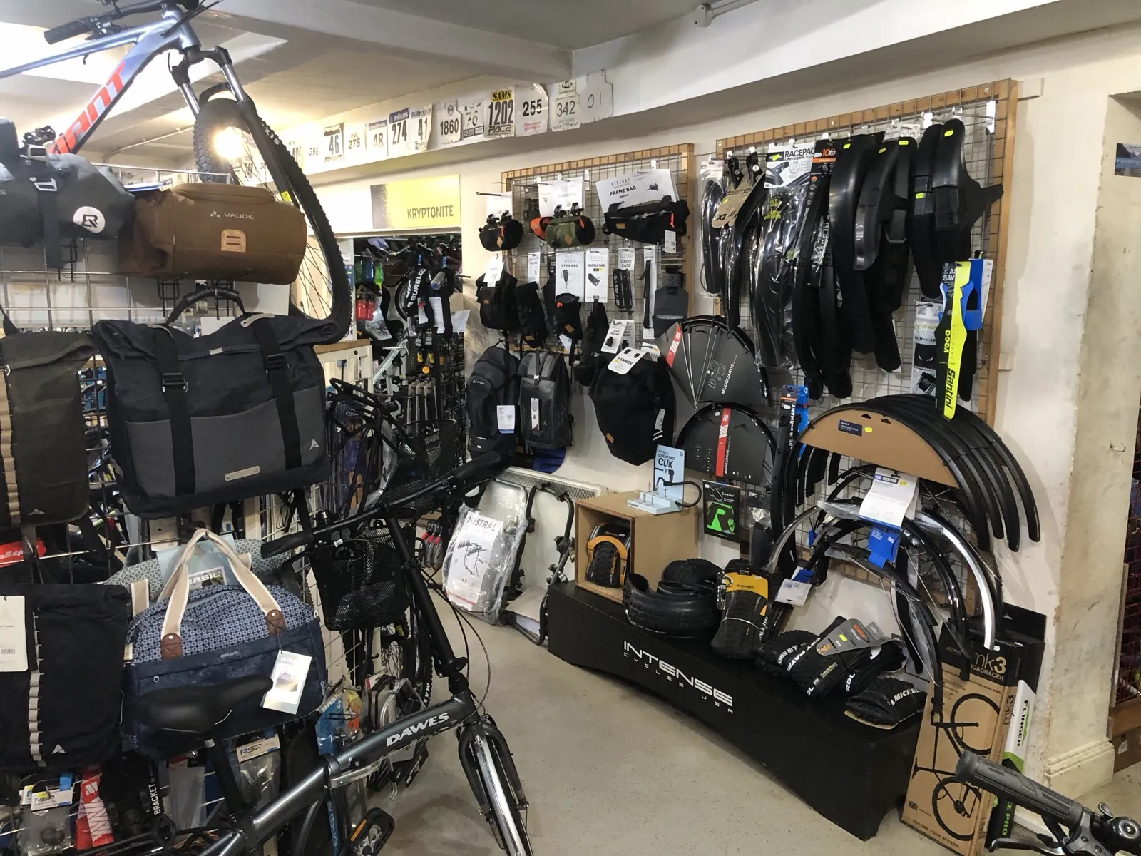 CycleDealia, Bags & luggage